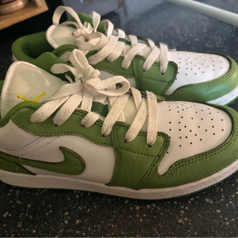 Nike Kids White and Green Sneakers